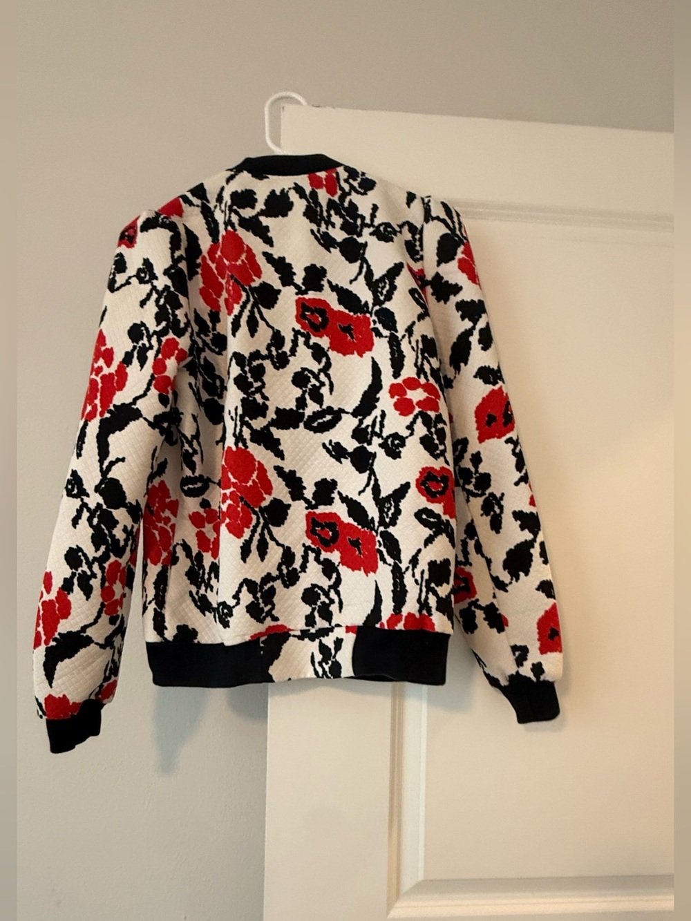 โจ GIRLS ON FILM Womenโs Floral Bomber Jacket ๐ธ Red Black White Quilted Zip Up๐ - Picture 7 of 7